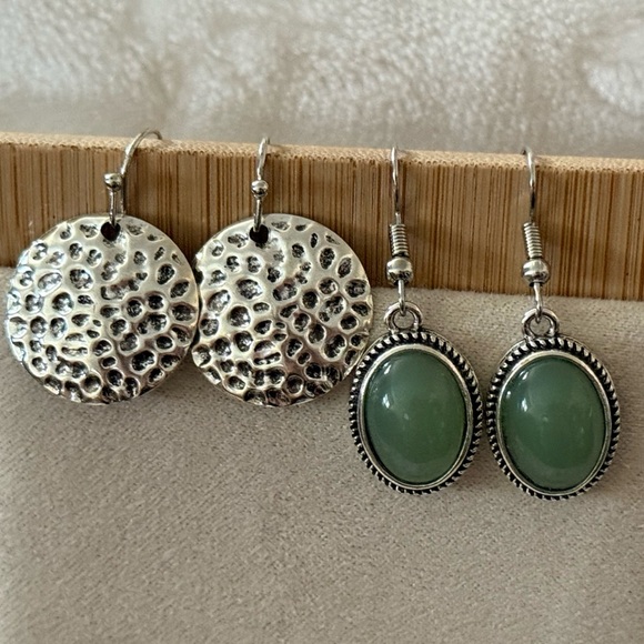 Textured Silver Disc Earrings + Green Oval Cabochon Dangle Earrings - NWT - Picture 2 of 9